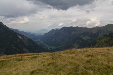Fototapeta na wymiar Hiking next to Oberstdorf