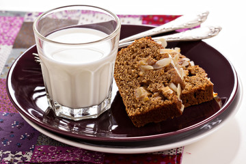 Rye cake with apples and almonds