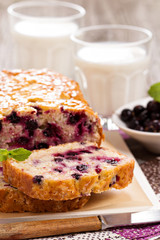 Black currant loaf cake