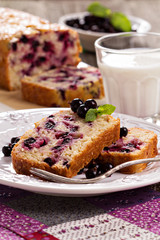 Black currant loaf cake