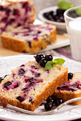 Black currant loaf cake