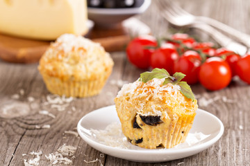 Savoury muffins with tomatoes, cheese and olives