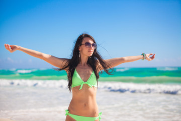 Naklejka premium Young beautiful woman enjoying the holiday spread her hands on a