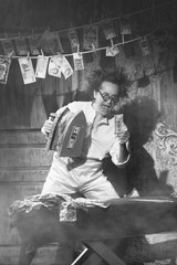 Crazy counterfeiter