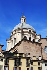 Fototapeta na wymiar St Andrew Katedra w Mantui we Włoszech