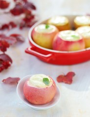 Baked apples with cottage cheese