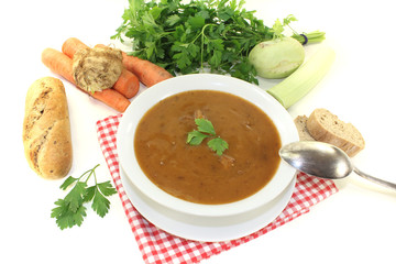 Ochsenschwanzsuppe mit Petersilie