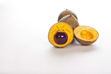 lucuma, un frutto sudamericano tipico del Cile 