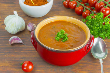 Roasted tomato soup with beans, garlic and sweet pepper