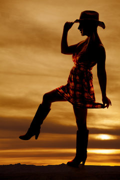 silhouette cowgirl side step up