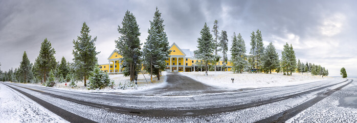 Yellowstone Lake Lodge - obrazy, fototapety, plakaty