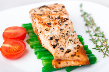 Salmon steak with thyme and pepper