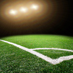 Obraz premium stadion piłkarski z jasnymi światłami