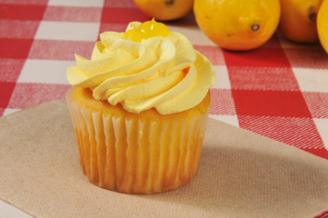Cupcake with lemon frosting