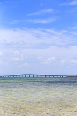 青い海と池間大橋