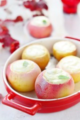 Baked apples with cottage cheese