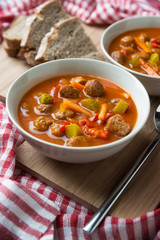 Vegane Gulaschsuppe