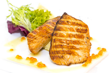 grilled salmon with salad and garnish