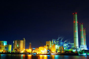 Fototapeta na wymiar power station at night