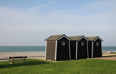 Fototapeta na wymiar plaży domków w Górnej Normandii