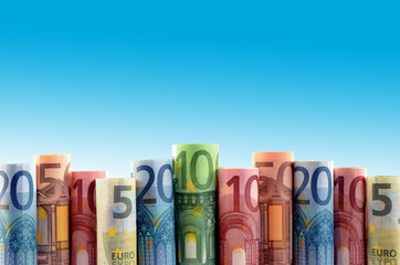 Euroscheine in Reihe © Mathias Richter