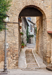 Starożytna uliczka w Bevagna we Włoszech