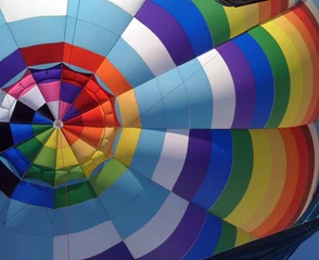 Ingelijste posters rainbow hot air balloon © M. Cogswell