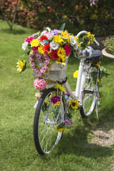 Fototapeta na wymiar bicycle with a bucket of colorful flowers,