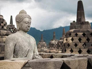 Crédence de cuisine en verre imprimé Indonésie Buddha Statue and Stupas at Borobudur, Indonesia