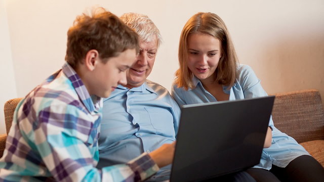 Teenagers and Old Persons Learn Laptop