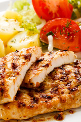 Grilled chicken breast and vegetables