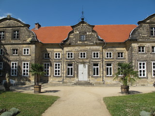 Fototapeta premium Kleines Schloss in Blankenburg(Harz) mit Barockgarten