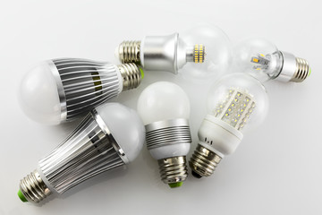 E27 LED lamps with a different chips technology