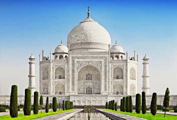 Fototapeta na wymiar Taj Mahal w świetle świtu