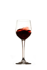 Bicchiere con vino bianco sfondo bianco, prosit, cincin