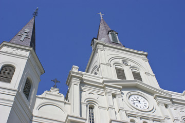 Fototapeta na wymiar Niski kąt shot of Saint Louis Cathedral w Jackson Square