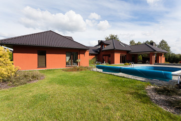 Fototapeta na wymiar Luxury mansion with a swimming pool