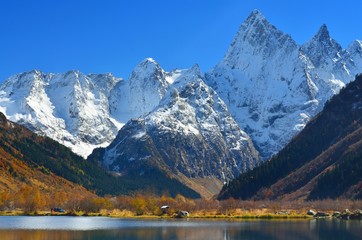 Fototapeta na wymiar Jesień w górach