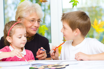 Obraz premium grandmother with grandchildren