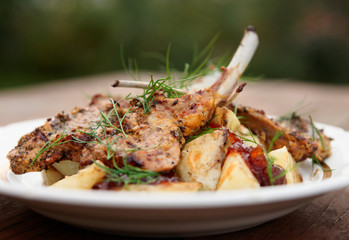 Grilled rack of lamb with fried potatoes and onion chutnee