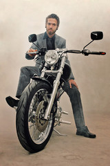 Fototapeta na wymiar Mann auf einem Motorrad