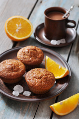 Carrot muffins with fresh oranges