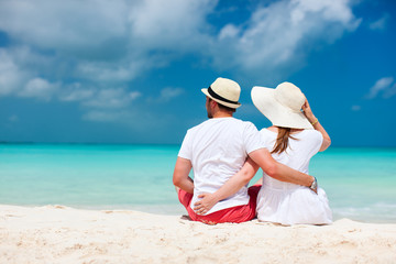 Fototapeta na wymiar Couple at tropical beach