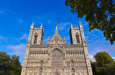 Fototapeta na wymiar Katedra w Trondheim w Norwegii