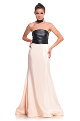 Naklejka premium attractive brunette in a long dress
