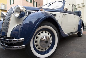 Close up of a BMW 327 parked in a street during raid of vintage cars in Imperia, Italy, October 19, 2013 © Dmytro Surkov