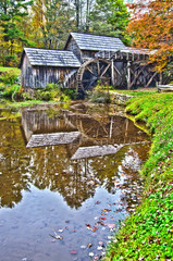 Obraz na płótnie Canvas Virginia's Mabry Mill on the Blue Ridge Parkway in the Autumn se