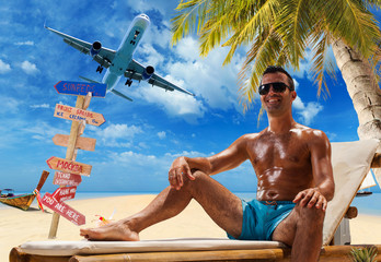 Obraz na płótnie Canvas Man on the tropical beach