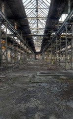 Verlassene Halle, mehrere Bilder verfügbar