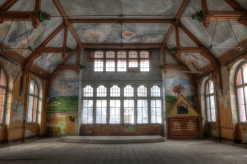 Fototapeta na wymiar Opuszczony hali w Beelitz